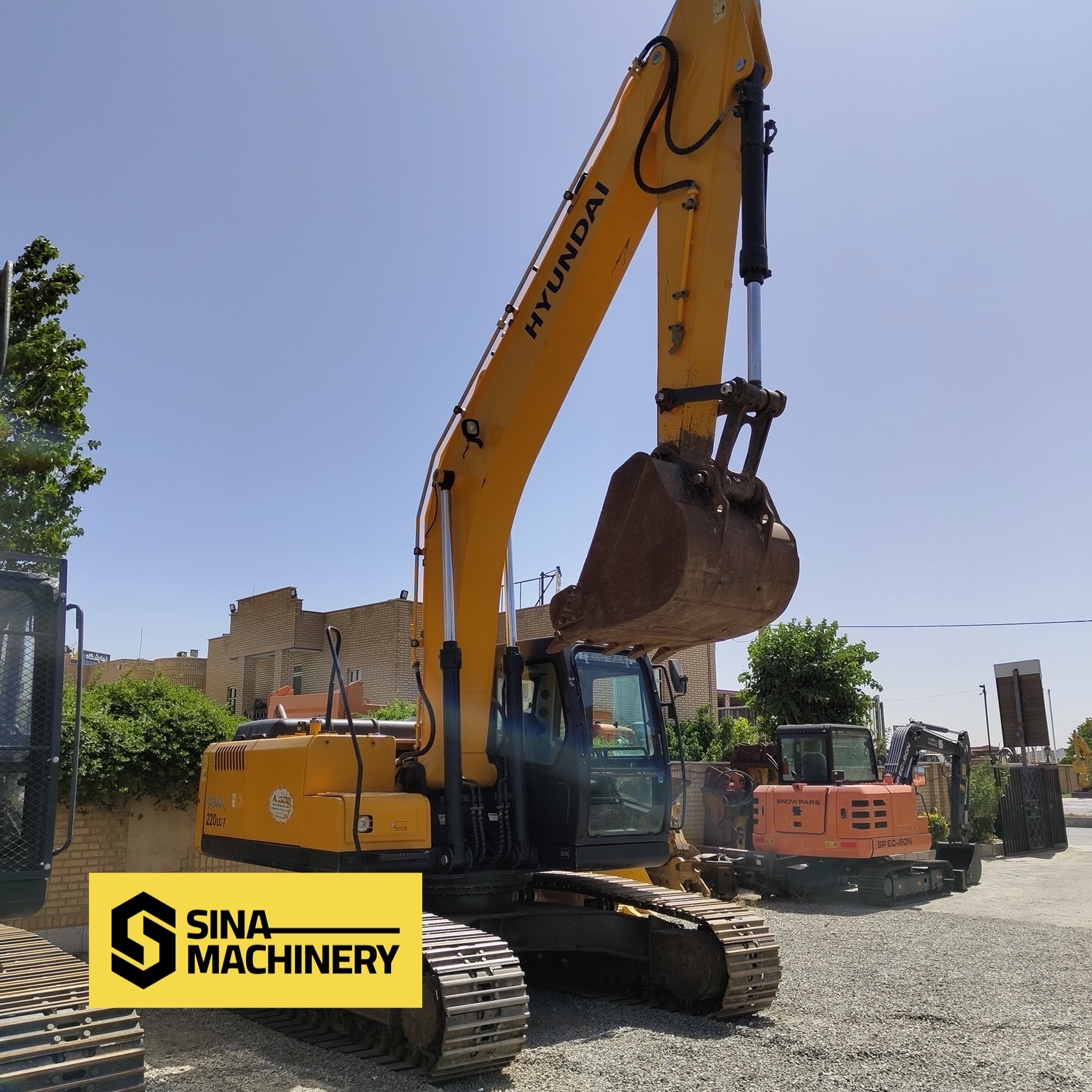  بیل مکانیکی هیوندای ۲۲۰ خط ۷ جک مشکلی کارکرده 