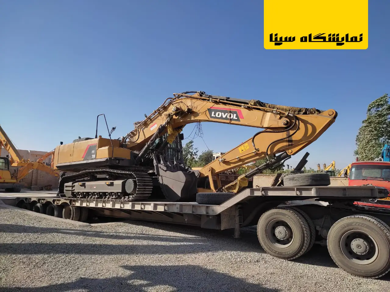 ورود اولین محموله بیل مکانیکی لوول ۳۳۰ وارداتی به ایران - سینا ماشین