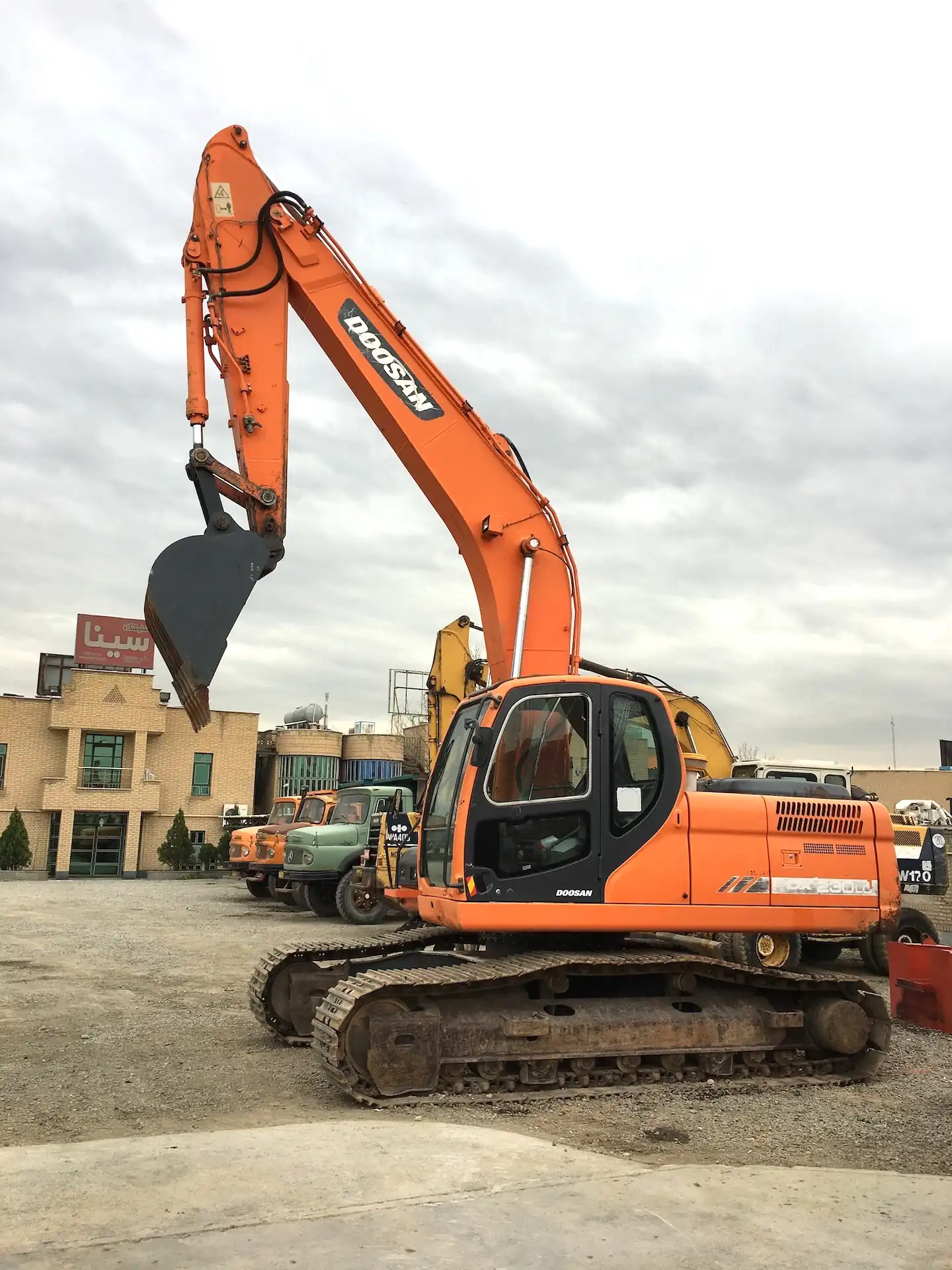 قیمت و مشخصات بیل مکانیکی دوسان DX230 کارکرده