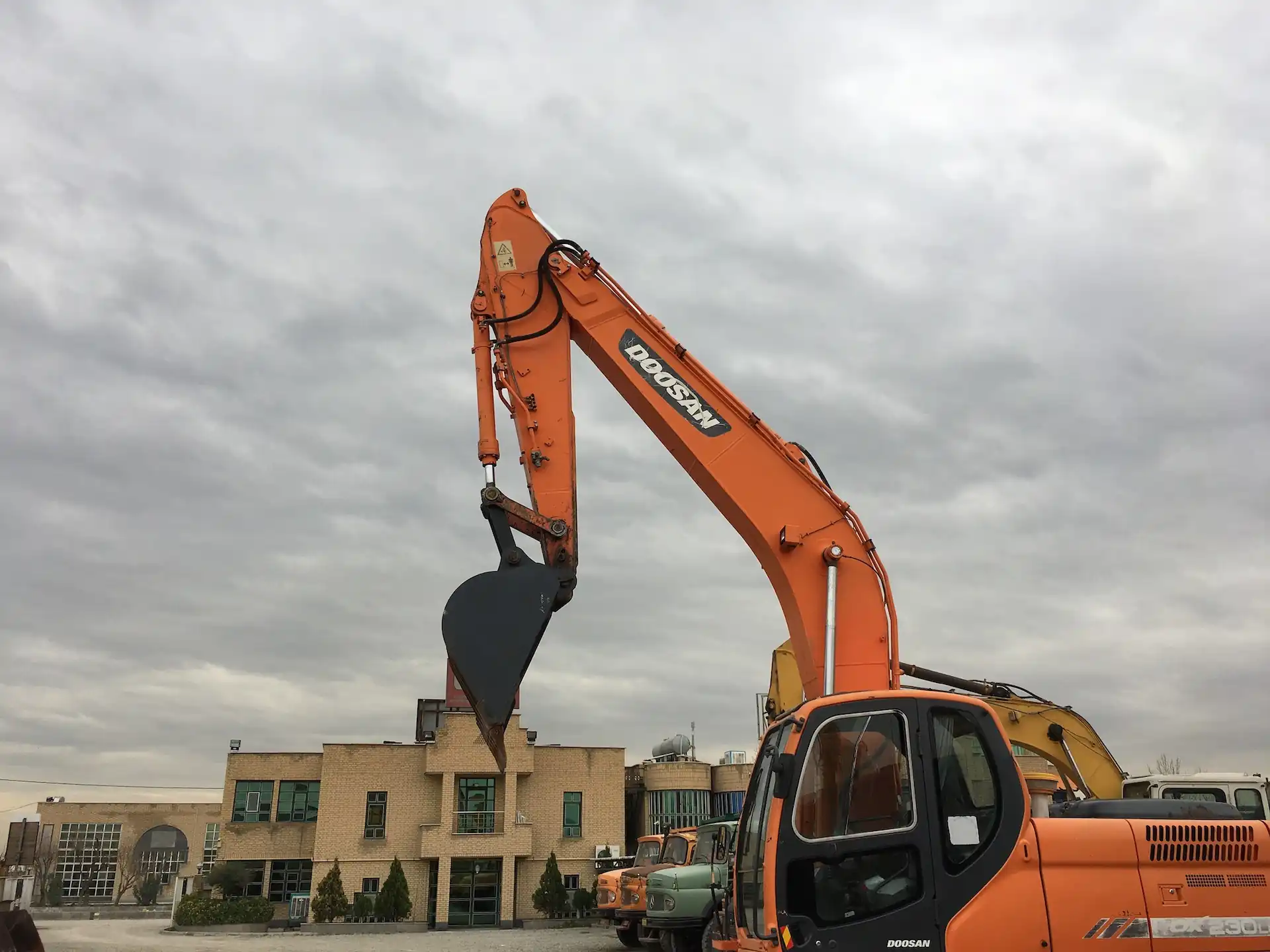 بیل مکانیکی دوسان DX230