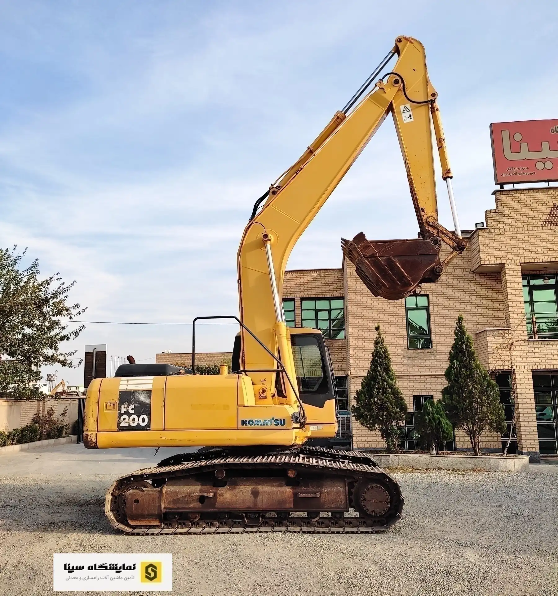 komatsu pc200-7 used excavator side view