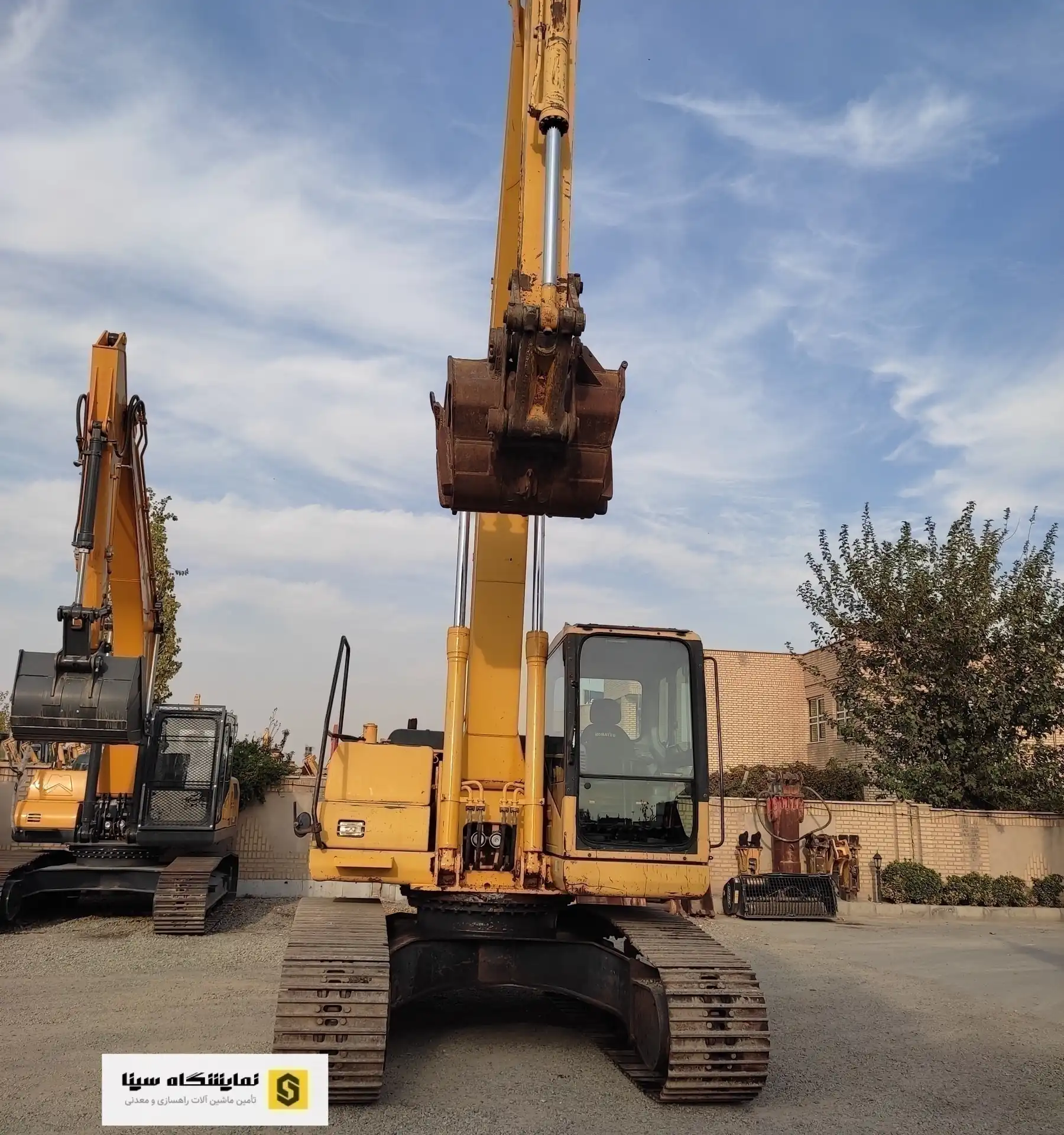 komatsu pc200-7 used excavator front view
