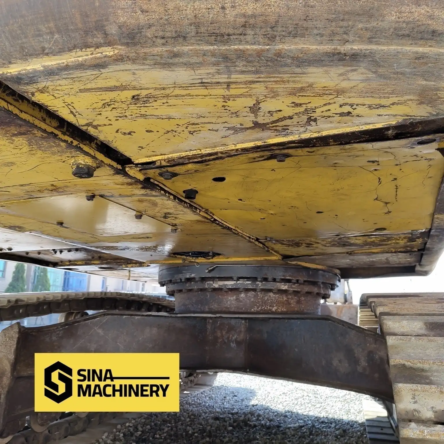 komatsu pc200-7 bottom view