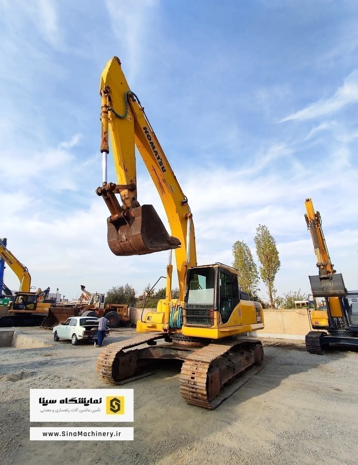 بیل مکانیکی کوماتسو PC300-7 نمای جلو