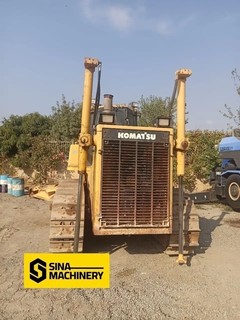 نمای جلویی بولدوزر d155 کوماتسو کارکرده